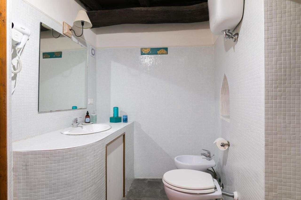 Opera Suites - Le Notti Bianche Calcata Bagian luar foto
