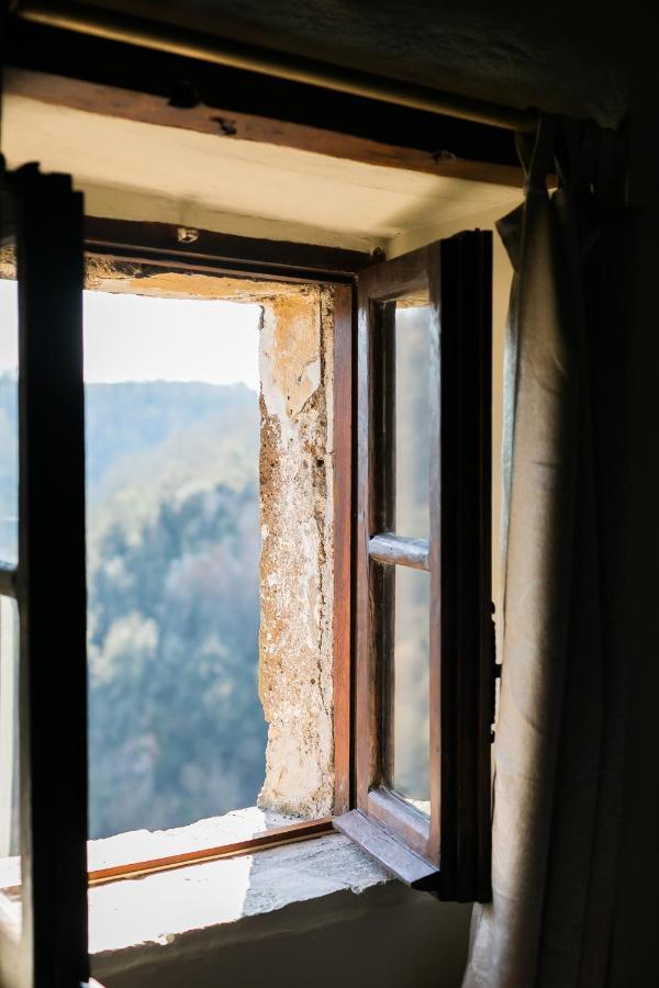 Opera Suites - Le Notti Bianche Calcata Bagian luar foto