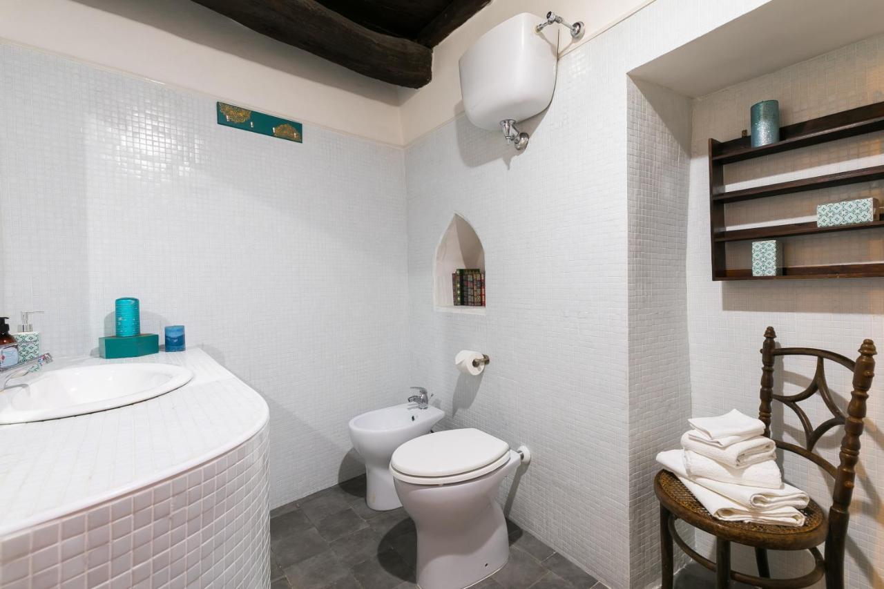 Opera Suites - Le Notti Bianche Calcata Bagian luar foto