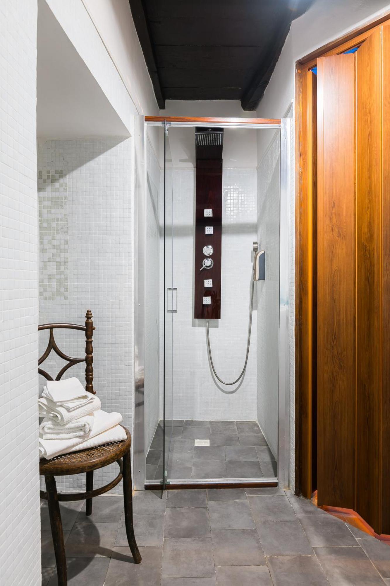 Opera Suites - Le Notti Bianche Calcata Bagian luar foto
