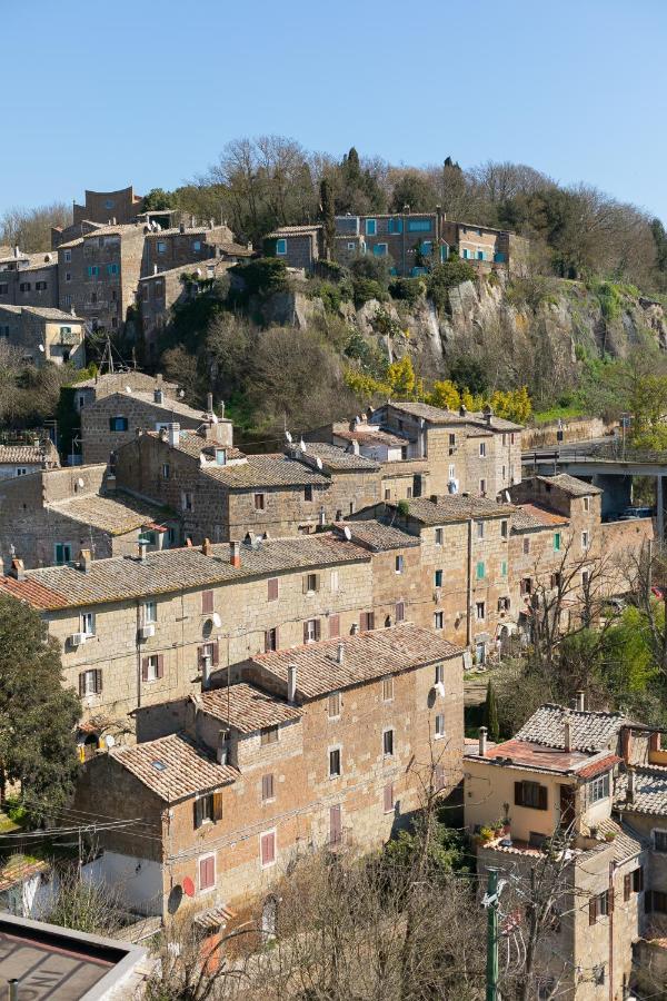 Opera Suites - Le Notti Bianche Calcata Bagian luar foto