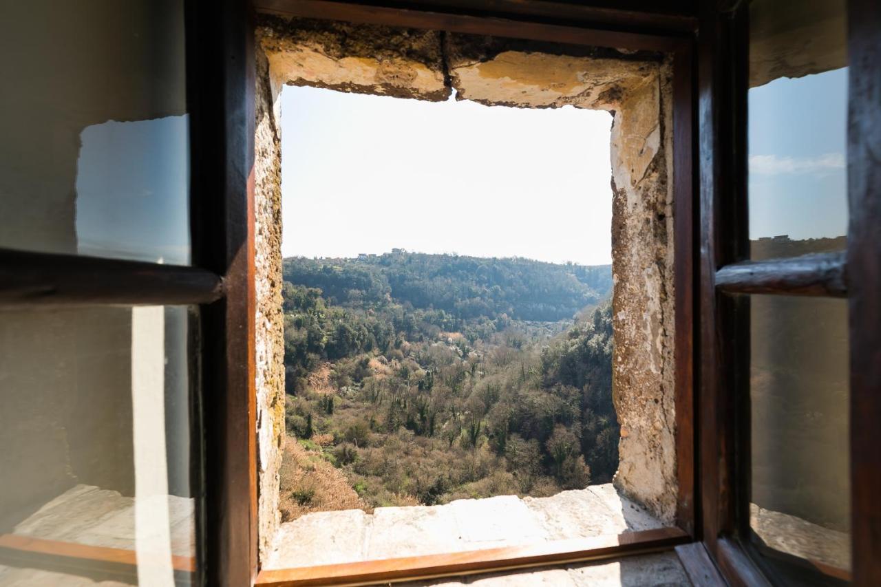 Opera Suites - Le Notti Bianche Calcata Bagian luar foto
