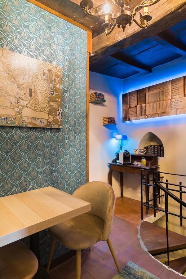 Opera Suites - Le Notti Bianche Calcata Bagian luar foto