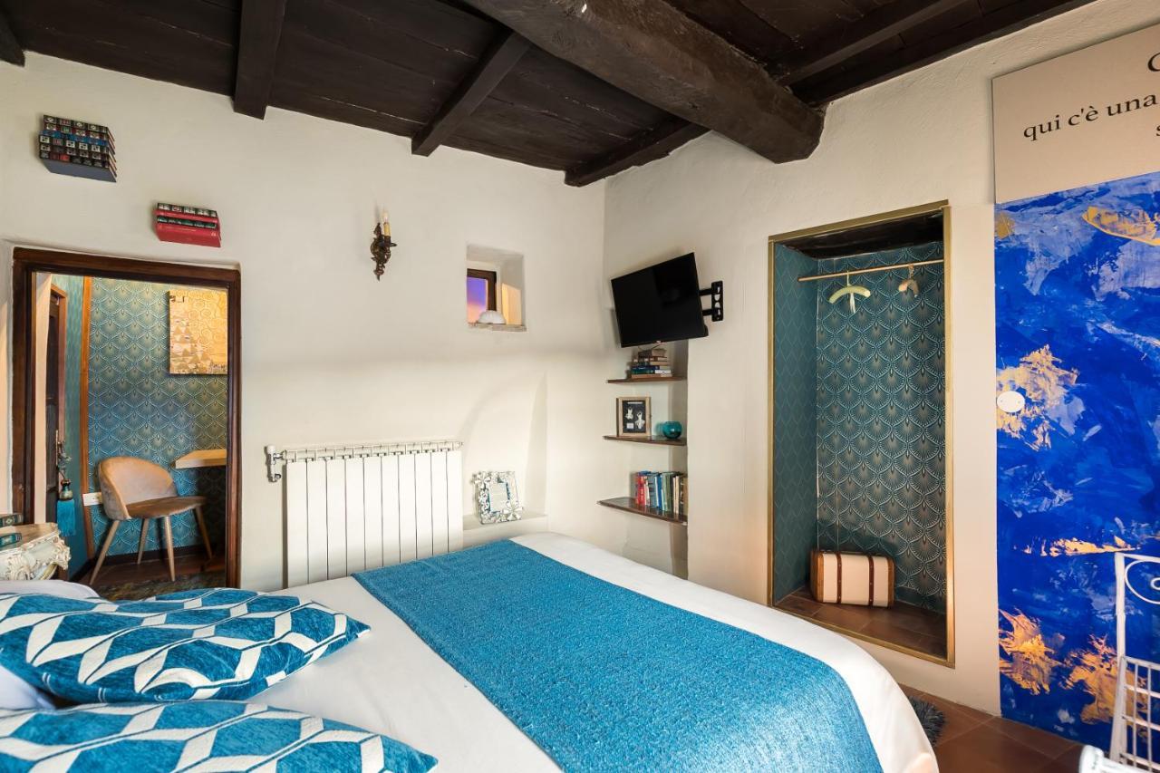 Opera Suites - Le Notti Bianche Calcata Bagian luar foto