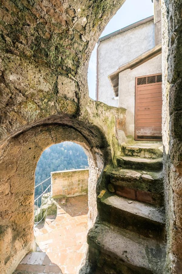 Opera Suites - Le Notti Bianche Calcata Bagian luar foto