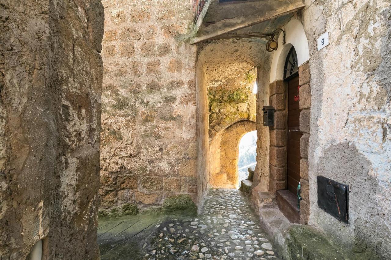 Opera Suites - Le Notti Bianche Calcata Bagian luar foto