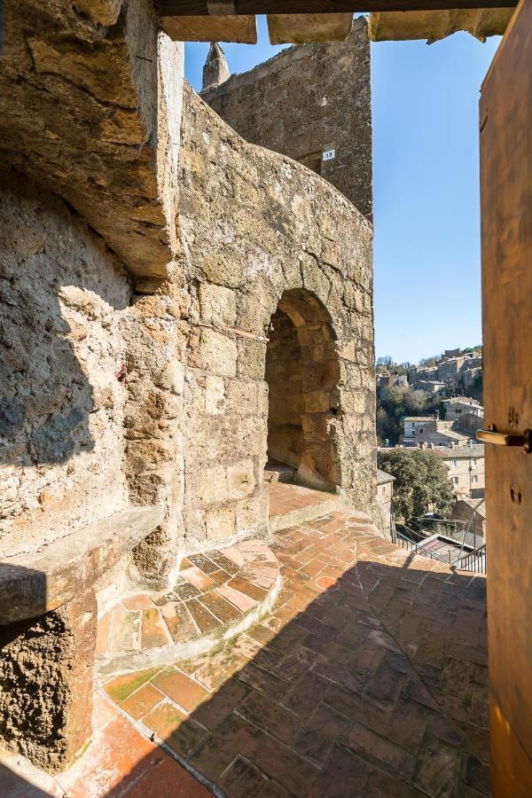 Opera Suites - Le Notti Bianche Calcata Bagian luar foto