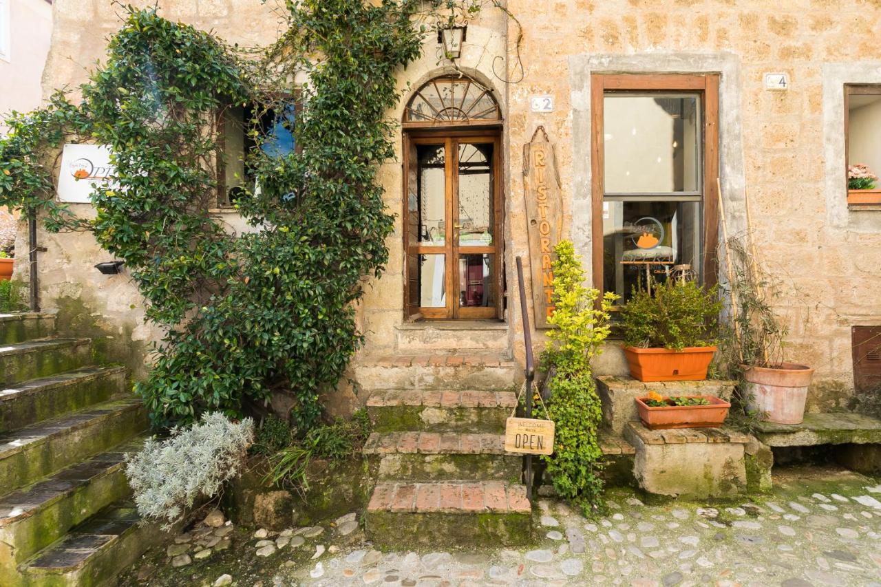 Opera Suites - Le Notti Bianche Calcata Bagian luar foto